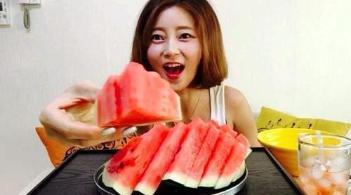 韩国江南嫂子吃瓜,揭秘韩国娱乐圈幕后风云